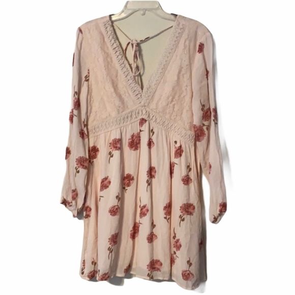 Dresses & Skirts - Altar’d State Floral Lace Babydoll Dress
